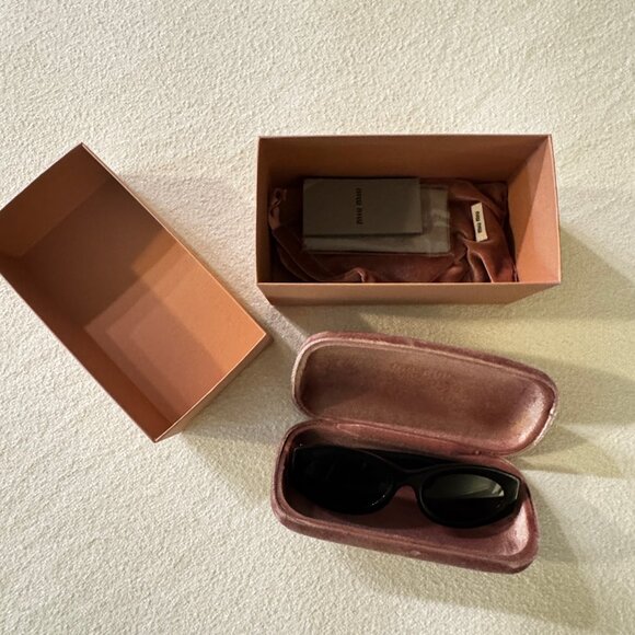 MIU MIU Sunglasses - Picture 9 of 10
